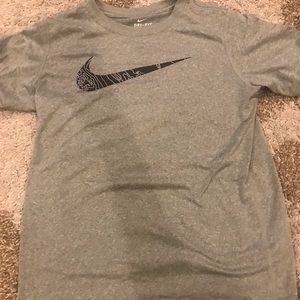 Nike boys shirt size Medium